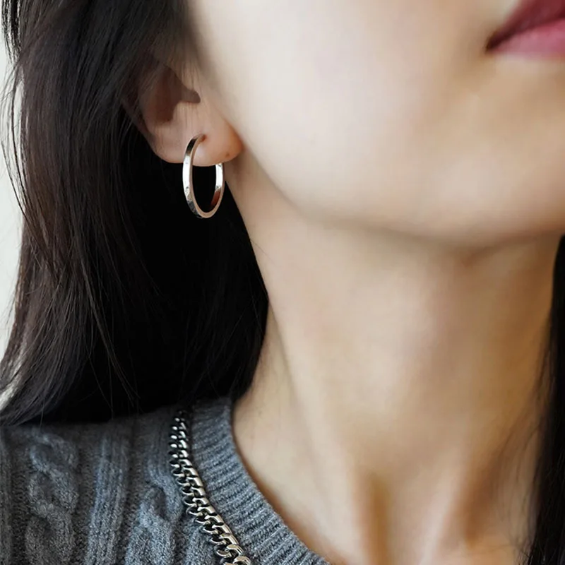French hoop earrings, niche design, high-end plain hoop earrings, 2022 new fashion female jewelry gifts
French hoop earrings, niche design, high-end plain hoop earrings, 2022 new fashion female jewelry gifts
