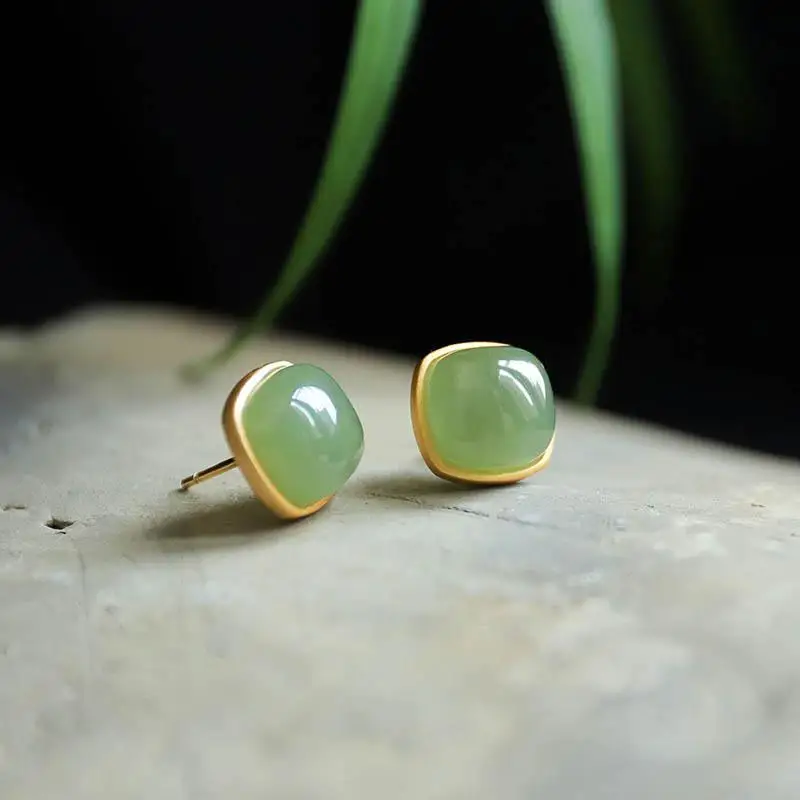 SNew silver inlaid natural Hetian jasper cold classic retro square temperament Chinese palace style women's earrings
SNew silver inlaid natural Hetian jasper cold classic retro square temperament Chinese palace style women's earrings