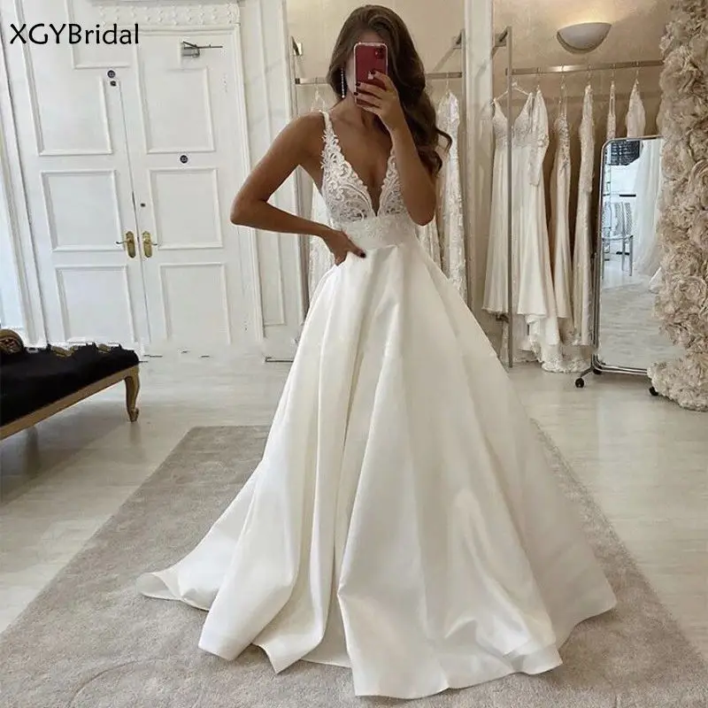 Sexy Deep V-Neck Wedding Dresses Strap Ball Gown Saudi Arabia Applique Court Train Plus Size Bride Dresses
Sexy Deep V-Neck Wedding Dresses Strap Ball Gown Saudi Arabia Applique Court Train Plus Size Bride Dresses