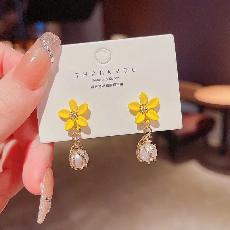 2021 New Trendy Yellow Flower Drop Earrings for Women Fashion Gold Plated Pendant Pearl Earrings Girls Jewelry Gift Wholesale
2021 New Trendy Yellow Flower Drop Earrings for Women Fashion Gold Plated Pendant Pearl Earrings Girls Jewelry Gift Wholesale
