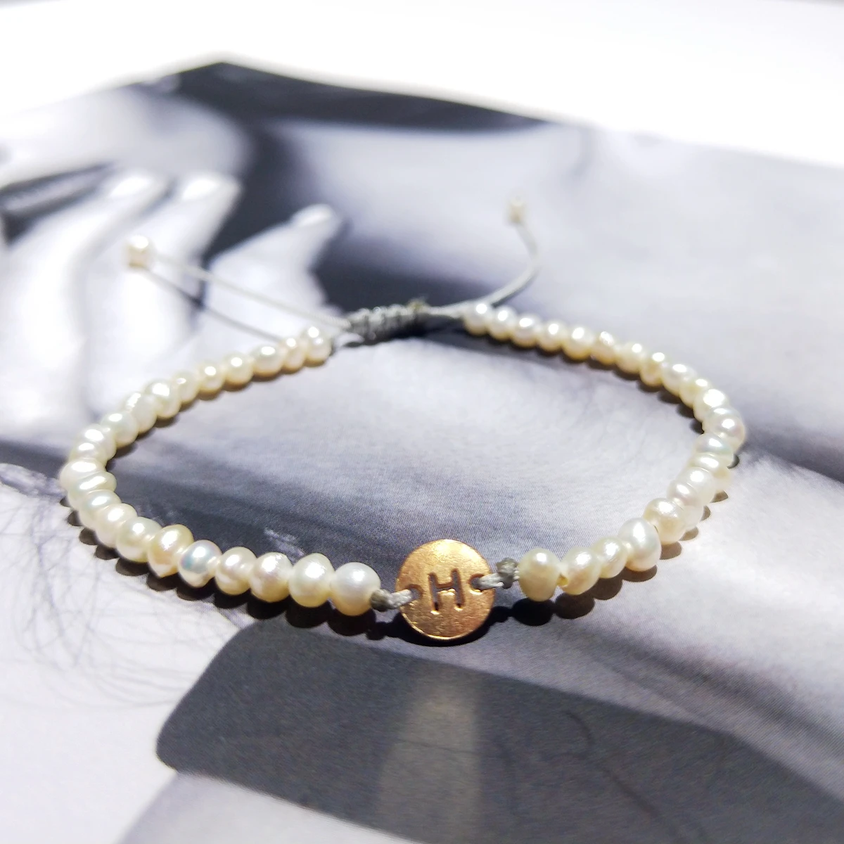 Lii Ji Pearl Bracelet 26 Letter Bracelet 14k Gold filled Friendship Personality Team Name Baby Men Women Birthday Christmas Gift
Lii Ji Pearl Bracelet 26 Letter Bracelet 14k Gold filled Friendship Personality Team Name Baby Men Women Birthday Christmas Gift
