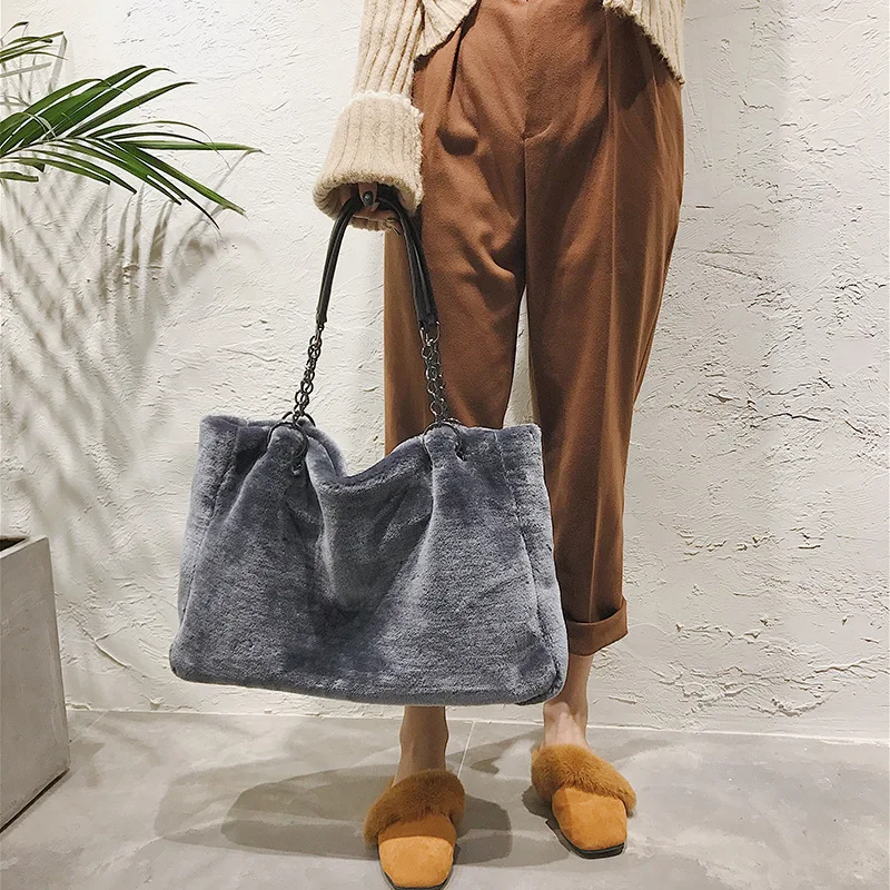 Women's Tote Bags Plush Handbag 2021 Female Shopper Purse New Fashion Casual Large Capacity Solid Color Chain Soft Shoulder Bags
Women's Tote Bags Plush Handbag 2021 Female Shopper Purse New Fashion Casual Large Capacity Solid Color Chain Soft Shoulder Bags