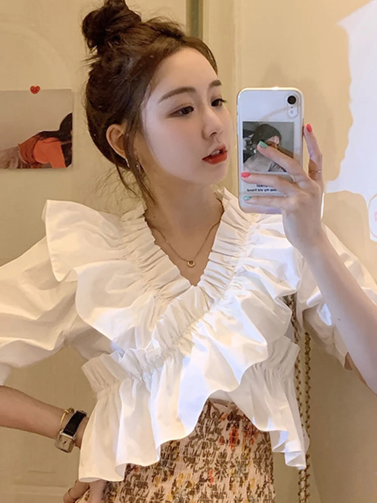 Shirt Female High Waist V-neck Short-sleeved T-shirt Female Design Sense Niche Summer New White Short Top
Shirt Female High Waist V-neck Short-sleeved T-shirt Female Design Sense Niche Summer New White Short Top