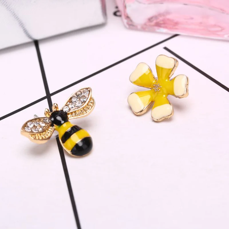 1Pair Asymmetric Bee Sun Flower Lovely Zircon Crystal Earrings For Women Girl Korean Style Earrings Boucle
1Pair Asymmetric Bee Sun Flower Lovely Zircon Crystal Earrings For Women Girl Korean Style Earrings Boucle