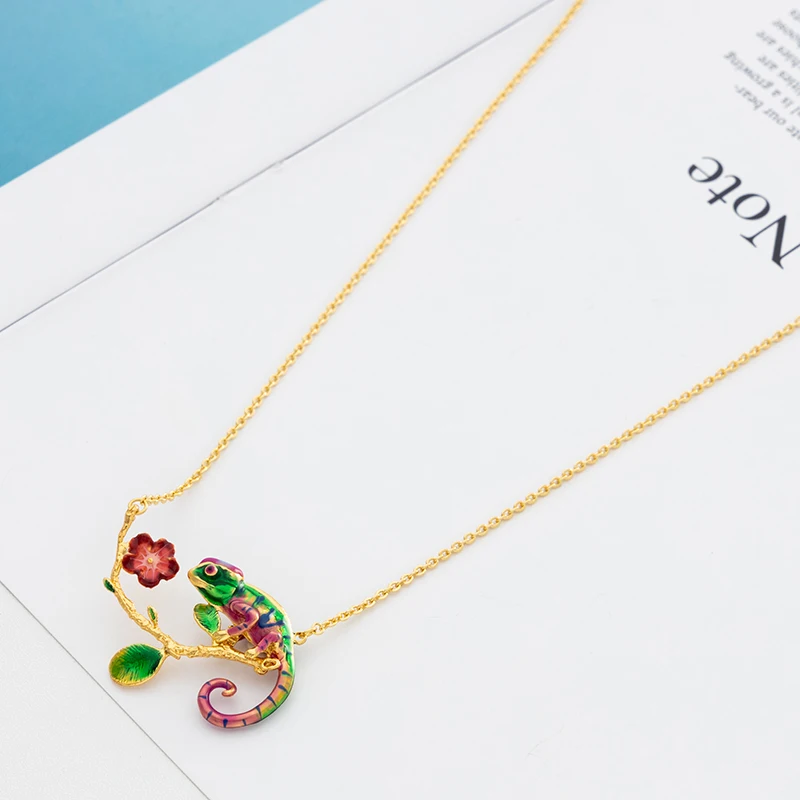 Jaeeyin 2021 Autumn New Arrive Cute Romantic Enamel Chamele Flower Golden Long Chain Pendant Decorate Sweater Necklace for Lady
Jaeeyin 2021 Autumn New Arrive Cute Romantic Enamel Chamele Flower Golden Long Chain Pendant Decorate Sweater Necklace for Lady