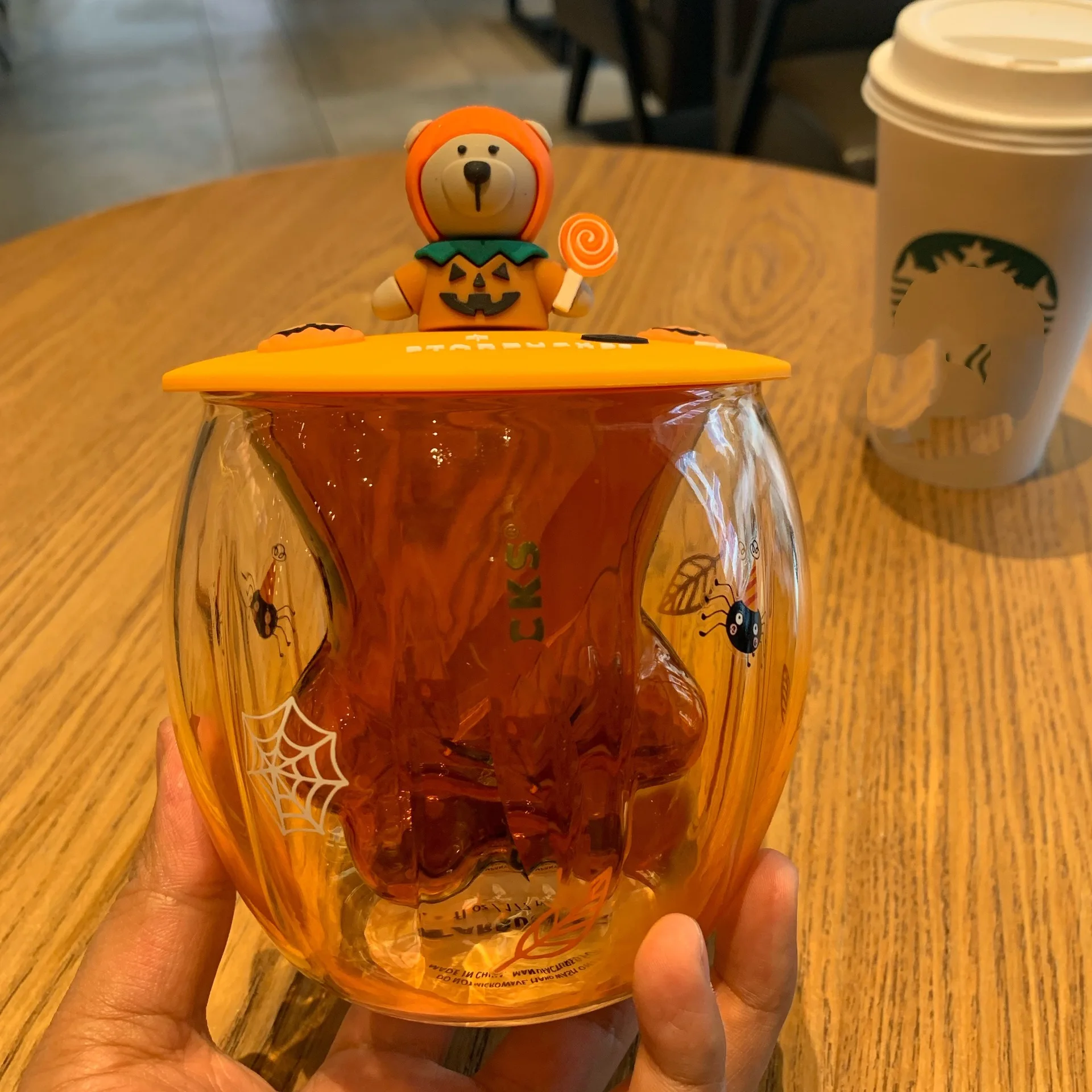 Star buk osmanthus season golden osmanthus cup silicone lid heat-resistant glass creative mug
Star buk osmanthus season golden osmanthus cup silicone lid heat-resistant glass creative mug
