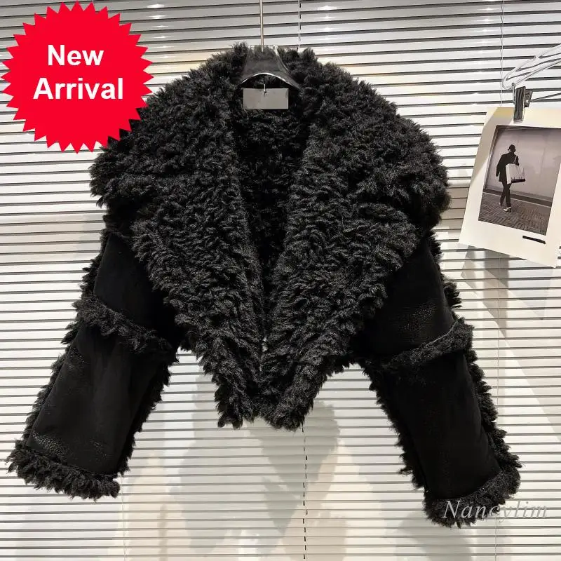 Short Fur Coat Women 2021 Winter New Fashion Street Suit Large Lapel Faux Fur Patch Leather Jacket Lady High Waist Moto Jackets
Short Fur Coat Women 2021 Winter New Fashion Street Suit Large Lapel Faux Fur Patch Leather Jacket Lady High Waist Moto Jackets