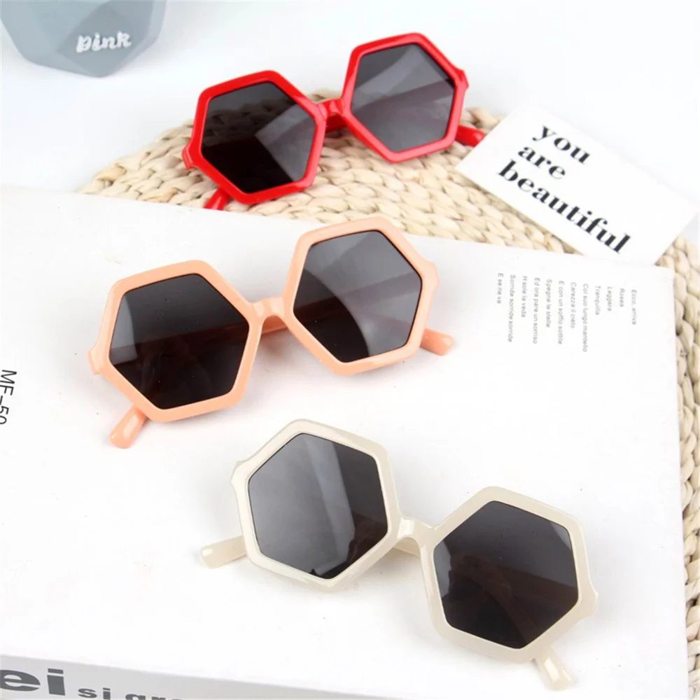 2021 New Kids Stylish Rhombus Sunglasses Vintage Girls Cute Sun Glasses Party Eyewear Shades Lovely Children Students Gift
2021 New Kids Stylish Rhombus Sunglasses Vintage Girls Cute Sun Glasses Party Eyewear Shades Lovely Children Students Gift