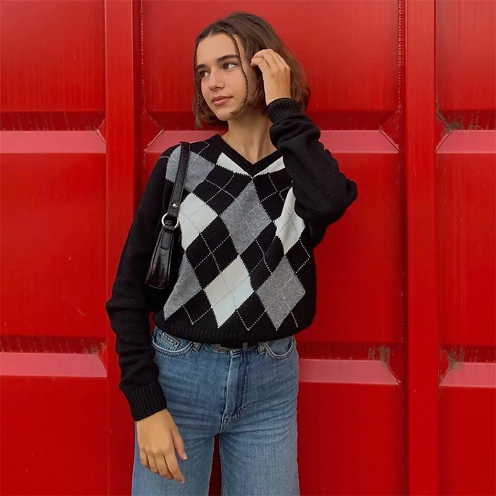 Classic Women V-Neck Slim Fit Long Sleeve Sweaters Black Plaid Print Knit Jumper Tops 2021 Autumn Winter Pullovers
Classic Women V-Neck Slim Fit Long Sleeve Sweaters Black Plaid Print Knit Jumper Tops 2021 Autumn Winter Pullovers