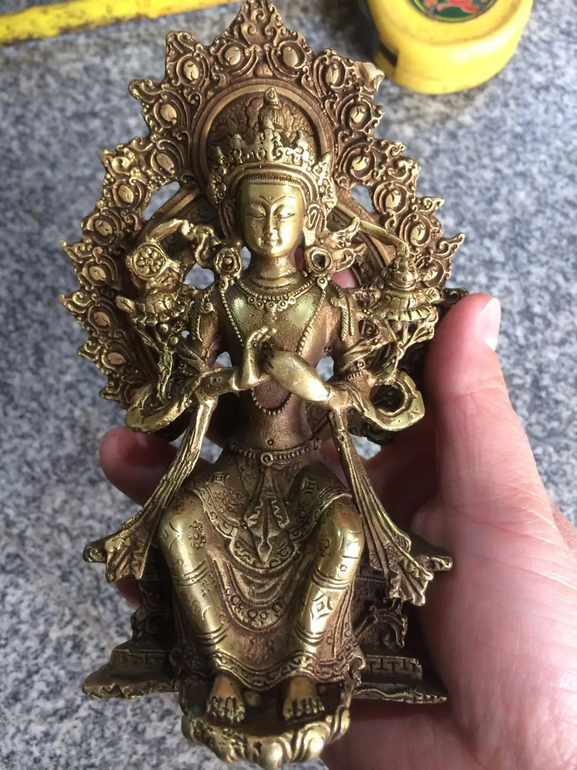 MOEHOMES China's rare Tantric view sound brass copper fengshui buddha statue Metal crafts home decorations
MOEHOMES China's rare Tantric view sound brass copper fengshui buddha statue Metal crafts home decorations