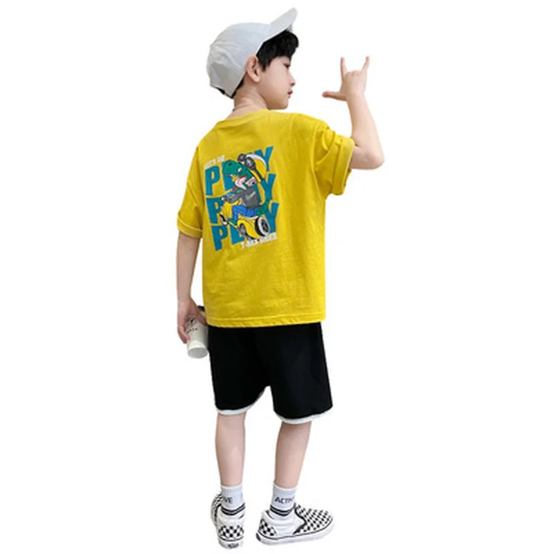 Children's 2021 new summer boy short-sleeved suit dinosaur big children's five-point pants two-piece suit
Children's 2021 new summer boy short-sleeved suit dinosaur big children's five-point pants two-piece suit