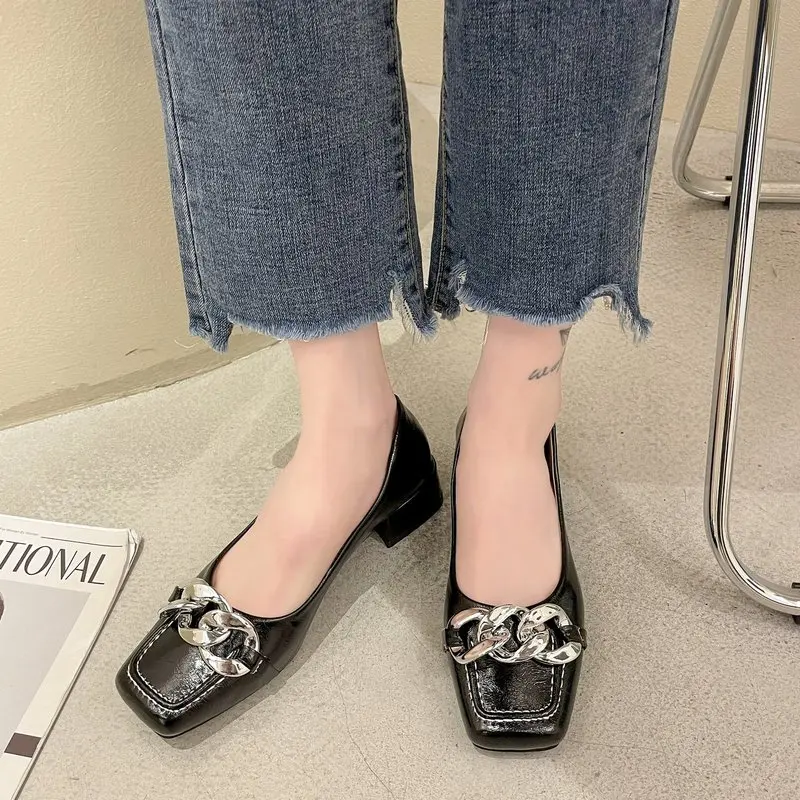 Womens Derby Shoes Shallow Mouth Modis Square Toe All-Match Female Footwear Metal Chain Casual Sneaker Leather 2021 Comfortable
Womens Derby Shoes Shallow Mouth Modis Square Toe All-Match Female Footwear Metal Chain Casual Sneaker Leather 2021 Comfortable