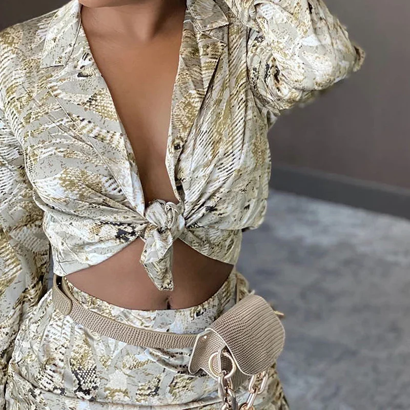 Women Long Sleeve Deep V Neck Knotted Front Crop Tops & Drawstring Pleated Mini Skirts Set
Women Long Sleeve Deep V Neck Knotted Front Crop Tops & Drawstring Pleated Mini Skirts Set