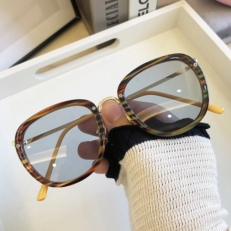 Солнцезащитные очки женские, Круглые, в радужную полоску
Солнцезащитные очки женские, Круглые, в радужную полоску