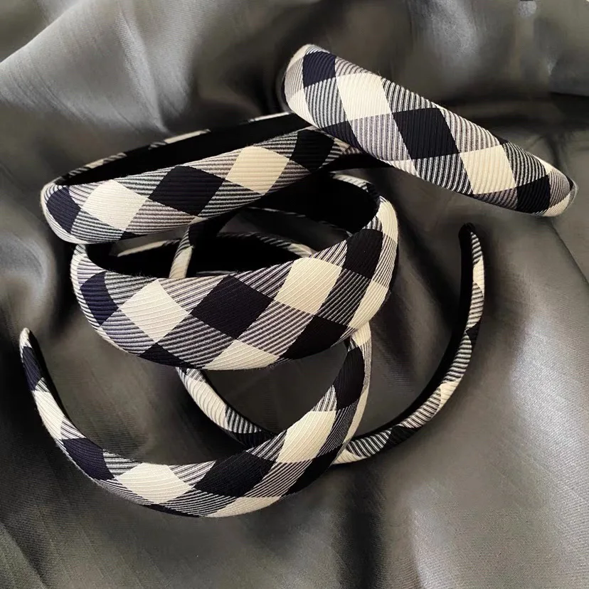 Korean simple classic black and white plaid temperament sponge headband heightened skull headband headband hair accessories
Korean simple classic black and white plaid temperament sponge headband heightened skull headband headband hair accessories