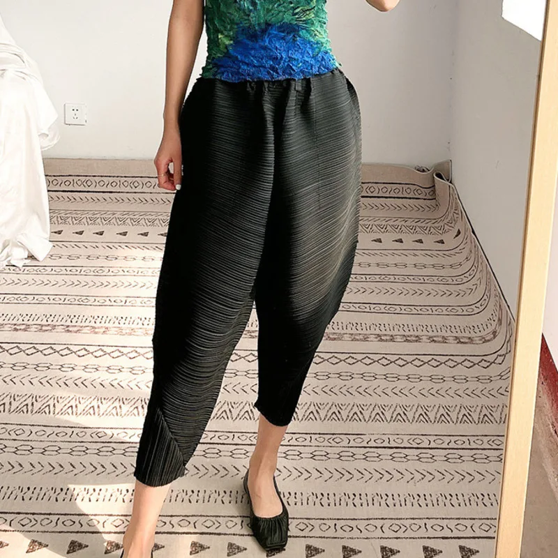 High Elastic Waist Black Pleated Trousers New Loose Fit Harem Pants Women Fashion Tide Spring Autumn 2022 E153
High Elastic Waist Black Pleated Trousers New Loose Fit Harem Pants Women Fashion Tide Spring Autumn 2022 E153