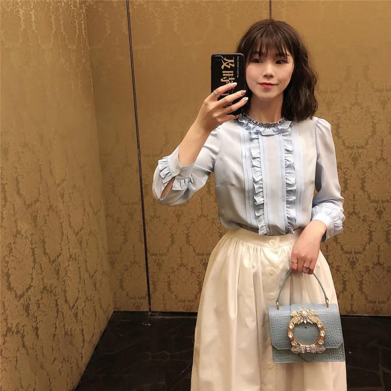 Женская шифоновая рубашка с оборками, в повседневном стиле
Женская шифоновая рубашка с оборками, в повседневном стиле