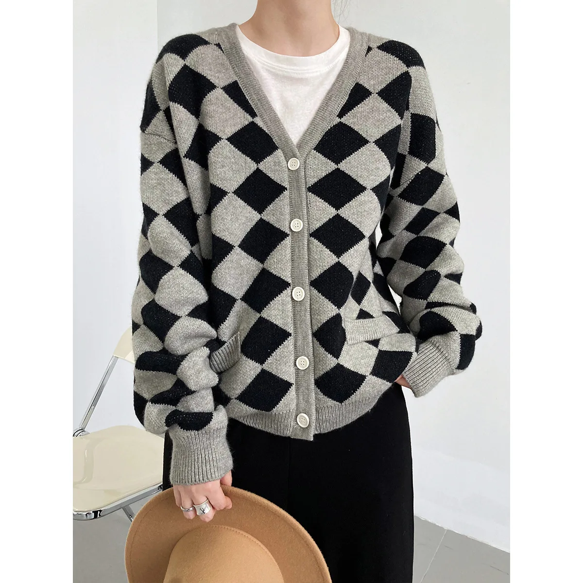 Plaid Knitted Cardigan Women's Autumn and Winter New Loose Casual Diamond Sweater Coat
Plaid Knitted Cardigan Women's Autumn and Winter New Loose Casual Diamond Sweater Coat