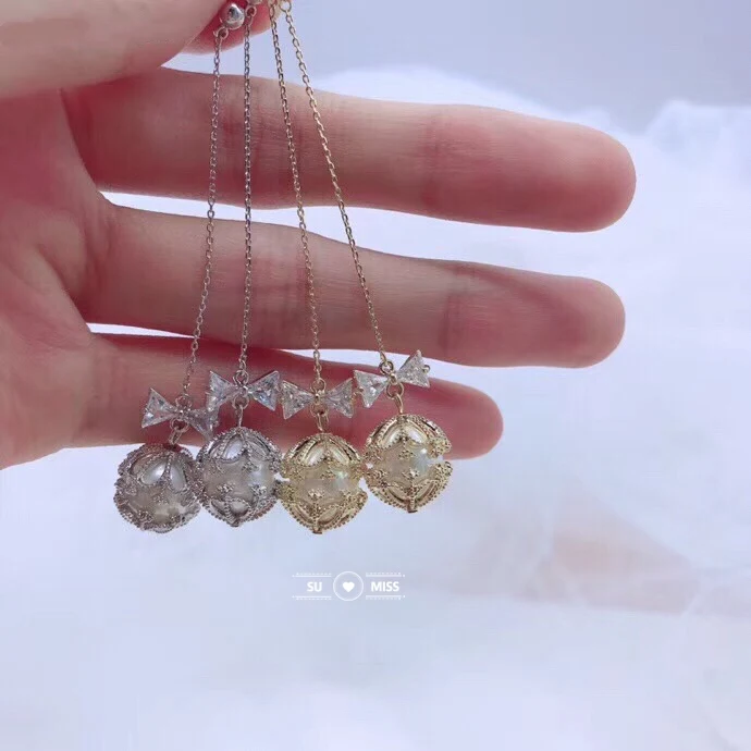 SU MISS модный камень циркон шар с узлом дизайн золотые/серебряные серьги высокие серьги высокого качества для женщин вечерние свадебные укра...
SU MISS модный камень циркон шар с узлом дизайн золотые/серебряные серьги высокие серьги высокого качества для женщин вечерние свадебные укра...