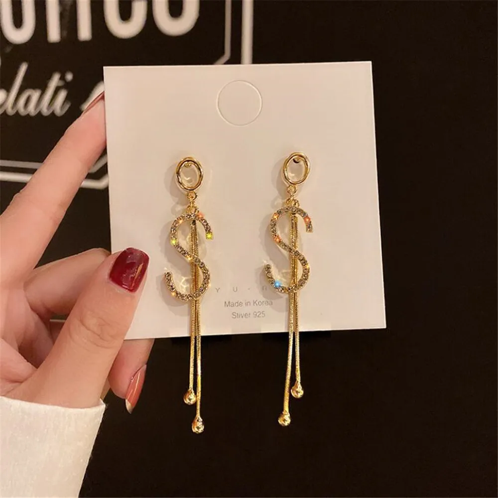 2021fashion Hot New Rhinestone Earrings Female Fashion Jewelry Temperament Simple Long Tassel Earrings For Women Gift
2021fashion Hot New Rhinestone Earrings Female Fashion Jewelry Temperament Simple Long Tassel Earrings For Women Gift