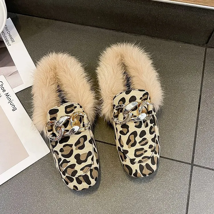 Туфли женские осенне-зимние с металлическим украшением на одной ноге
Туфли женские осенне-зимние с металлическим украшением на одной ноге