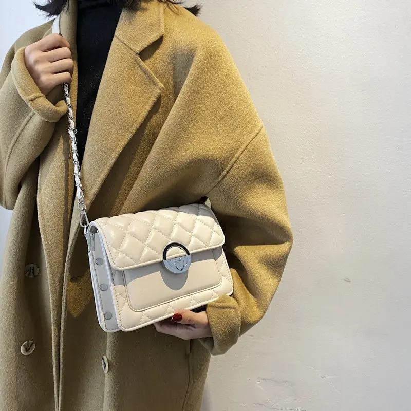 OLSITTI Brand Designer PU Leather Flap Chain Shoulder Bags For Women 2020 Simple Fashion Messenger bag Ladies Luxury Handbags
OLSITTI Brand Designer PU Leather Flap Chain Shoulder Bags For Women 2020 Simple Fashion Messenger bag Ladies Luxury Handbags