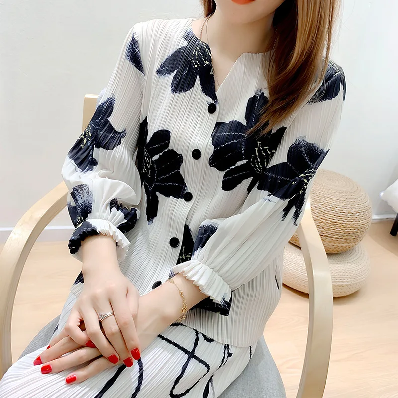 Женская куртка большого размера весна осень 2020 Новая мода печать Miyake плиссированные v-образным вырезом рукав три четверти большой размер ку... 
Женская куртка большого размера весна осень 2020 Новая мода печать Miyake плиссированные v-образным вырезом рукав три четверти большой размер ку...