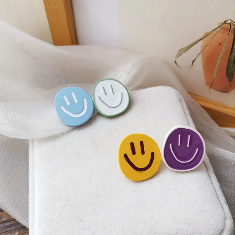 Mihan S925 needle Sweet Jewelry Smile Earring Popular Design Fashion Asymmetrical Round Stud Earrings For Party Gifts
Mihan S925 needle Sweet Jewelry Smile Earring Popular Design Fashion Asymmetrical Round Stud Earrings For Party Gifts