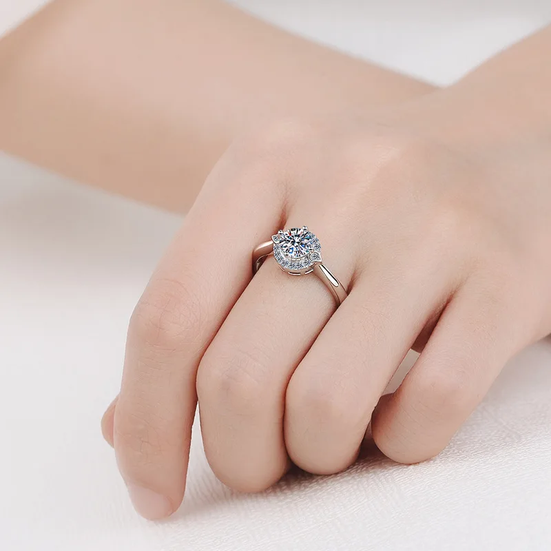 0.8 ct EF Round 925 Thai Silver Moissanite Ring Diamond Test Passed Jewelry Christmas Gift
0.8 ct EF Round 925 Thai Silver Moissanite Ring Diamond Test Passed Jewelry Christmas Gift