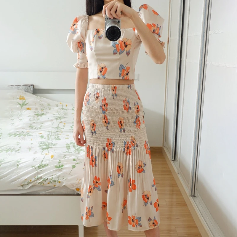 TWOTWINSTYLE Print Two Piece Sets For Female Square Collar Puff Sleeve Short Top High Waist Pleated Skirts Ruched Suit Women New | Женская