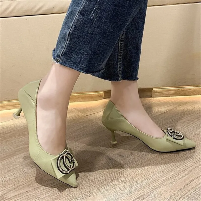 Autumn new high heels women's all-match shallow mouth pointed toe stiletto single shoes with metal buckle fashion women's shoes
Autumn new high heels women's all-match shallow mouth pointed toe stiletto single shoes with metal buckle fashion women's shoes