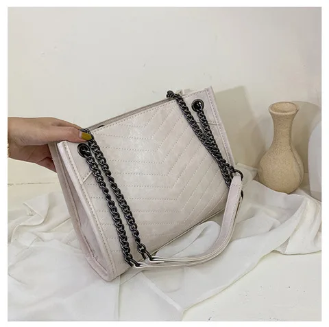 Retro Packet Large Shoulder Bag Women Travel Bags Leather Pu Quailty Bag Luxury Handbags Women Bags Designer Casual Tote Chains
Retro Packet Large Shoulder Bag Women Travel Bags Leather Pu Quailty Bag Luxury Handbags Women Bags Designer Casual Tote Chains