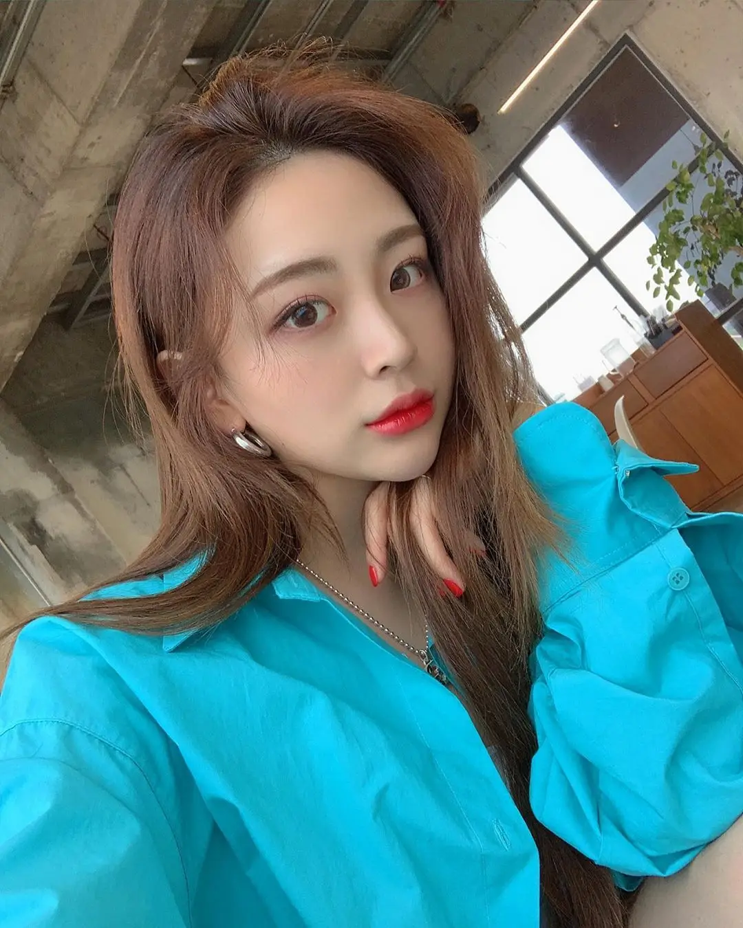 Этот синий очень красивый. Он белый. Это новый синий. Воротник поло. Это долго, свободная рубашка
Этот синий очень красивый. Он белый. Это новый синий. Воротник поло. Это долго, свободная рубашка