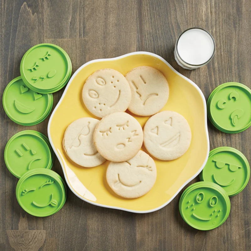 7-piece smiley face biscuit mold DIY variety expression embossed biscuit mold parent-child baking biscuit mold
7-piece smiley face biscuit mold DIY variety expression embossed biscuit mold parent-child baking biscuit mold