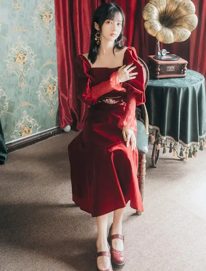 Autumn Winter Vintage A-line Dress Women High Waist Square Collar Lantern Sleeve Midi Dress Elegant Party 
Autumn Winter Vintage A-line Dress Women High Waist Square Collar Lantern Sleeve Midi Dress Elegant Party
