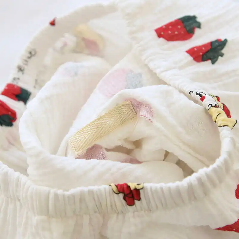 2021 New Spring and Autumn Strawberry Girl Cotton Crepe Cloth Pajamas Suit Cartoon Home Service Comfortable Two Piece Set Kawaii
2021 New Spring and Autumn Strawberry Girl Cotton Crepe Cloth Pajamas Suit Cartoon Home Service Comfortable Two Piece Set Kawaii