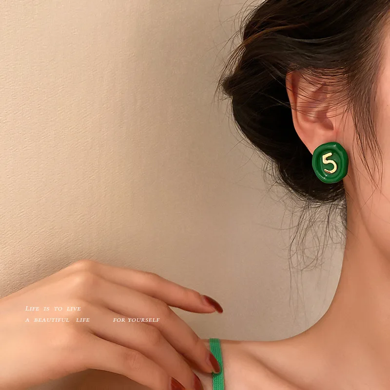 2021 New 925 Silver Needle Digital Metal Buttons Minority Design Simple Personality Temperament Net Red Earrings
2021 New 925 Silver Needle Digital Metal Buttons Minority Design Simple Personality Temperament Net Red Earrings