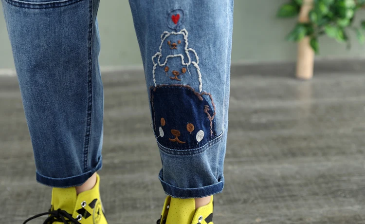 2021 Spring Fall New Retro Cartoon Anime Bear Embroidery Ladies Jeans Loose Slimming Elastic Harem Trousers Fashion Denim Pants
2021 Spring Fall New Retro Cartoon Anime Bear Embroidery Ladies Jeans Loose Slimming Elastic Harem Trousers Fashion Denim Pants
