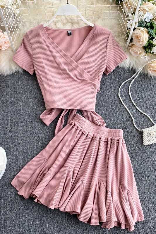 Knitted 2 Piece Outfits for Women 2020 Summer V-neck Knitted Crop Tops + Solid Skirts Female Two Piece Set
Knitted 2 Piece Outfits for Women 2020 Summer V-neck Knitted Crop Tops + Solid Skirts Female Two Piece Set