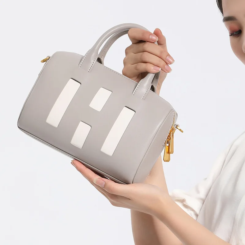 OUSSON Fashion Exquisite Women One-Shoulder Large Capacity Square Tote Handbag Lady Leather Casual Commuter Crossbody Bag
OUSSON Fashion Exquisite Women One-Shoulder Large Capacity Square Tote Handbag Lady Leather Casual Commuter Crossbody Bag