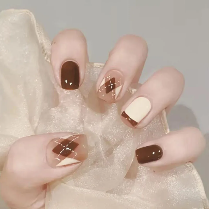 2021 New Checkerboard Detachable Wearable Short Round Fake Nails Art With Glue Winter Acrylic Press On False Nail Tips Manicure
2021 New Checkerboard Detachable Wearable Short Round Fake Nails Art With Glue Winter Acrylic Press On False Nail Tips Manicure