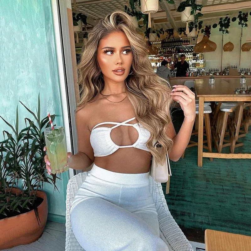 Женский брючный костюм из двух предметов, повседневный белый трикотажный комплект из двух предметов, топ на завязках и длинные брюки с лямк...
Женский брючный костюм из двух предметов, повседневный белый трикотажный комплект из двух предметов, топ на завязках и длинные брюки с лямк...