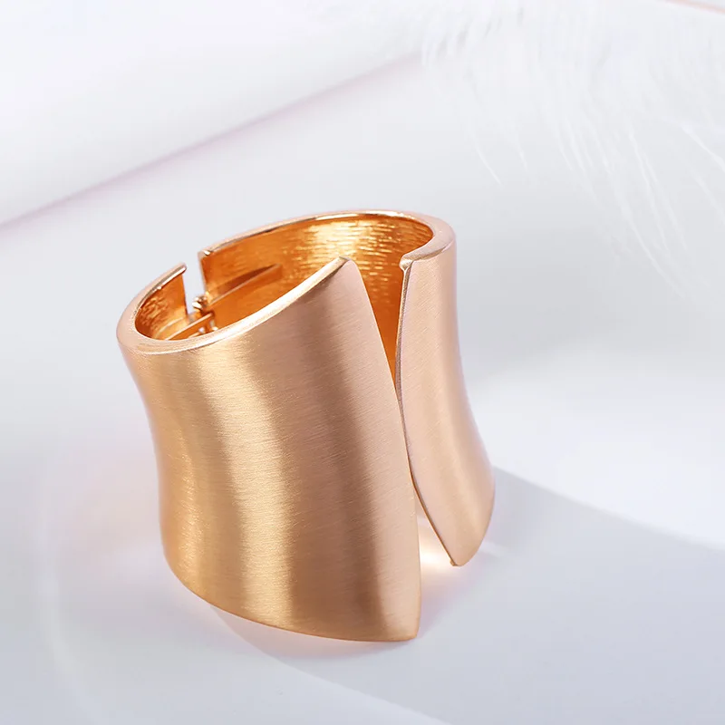 Gold Cuff Open Bracelets Bangles For Women Geometry Asymmetrical Wide-Edge Mirror Wedding Jewelry Lovers Friends Birthday Gifts
Gold Cuff Open Bracelets Bangles For Women Geometry Asymmetrical Wide-Edge Mirror Wedding Jewelry Lovers Friends Birthday Gifts