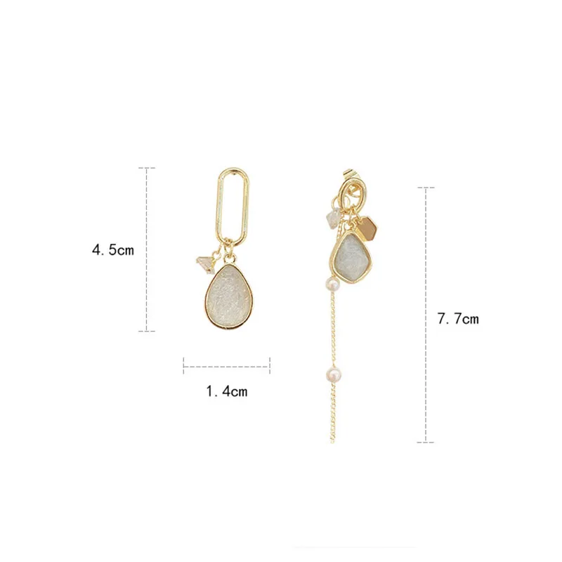 New Earrings Trend Korean Asymmetrical exquisite Elegant Tassel Women's Earrings Fashion Simple Fashion Stud Earrings Pendant
New Earrings Trend Korean Asymmetrical exquisite Elegant Tassel Women's Earrings Fashion Simple Fashion Stud Earrings Pendant