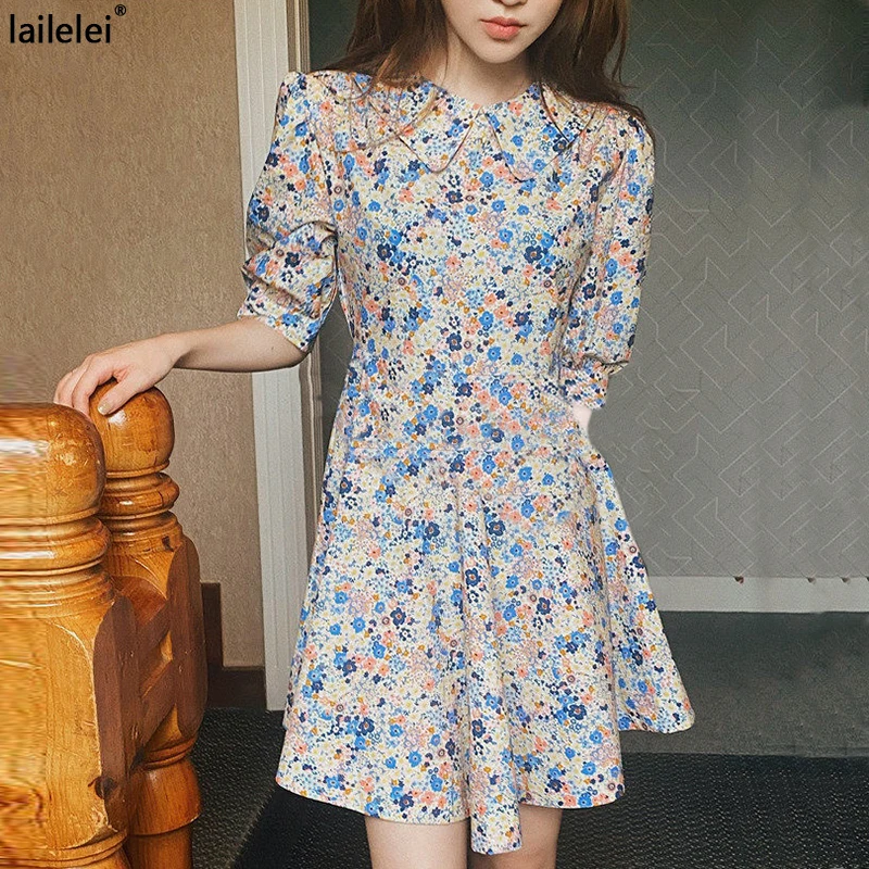 Мини-Платье трапециевидного силуэта с цветочным принтом, рукавами-фонариками и воротником «Питер Пэн»
Мини-Платье трапециевидного силуэта с цветочным принтом, рукавами-фонариками и воротником «Питер Пэн»