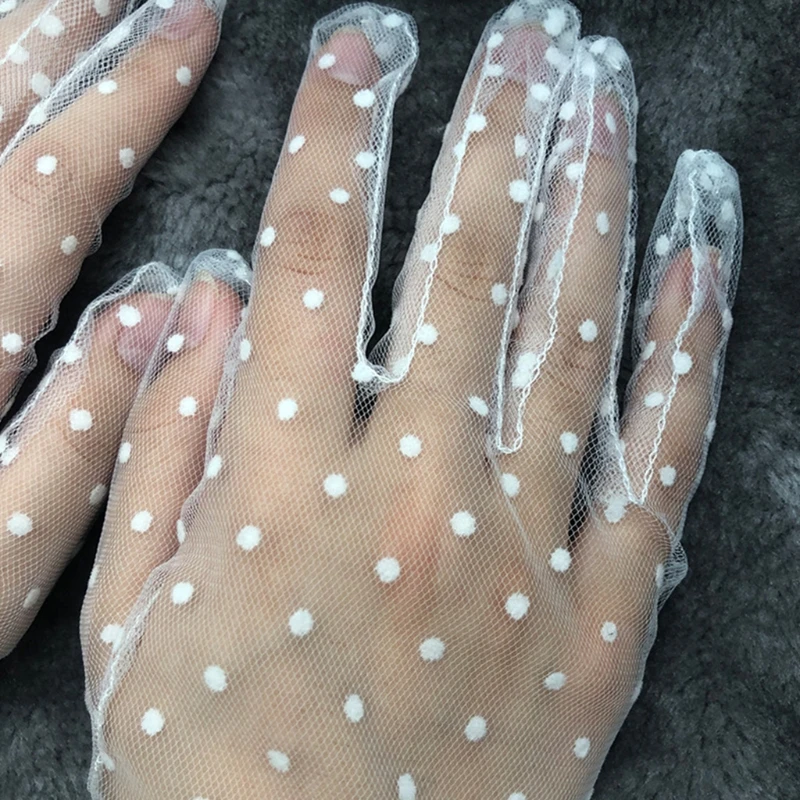 2021 Vintage Polka Dot Lace Long Gloves Female Semi Sheer Mesh Tulle 38cm Solid Color Bridal Wedding Sun Protection Mittens 
2021 Vintage Polka Dot Lace Long Gloves Female Semi Sheer Mesh Tulle 38cm Solid Color Bridal Wedding Sun Protection Mittens