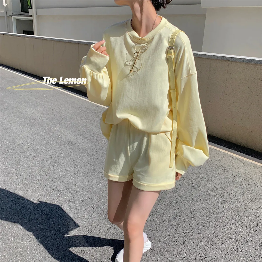 Women's summer suit 2021 new fashion candy color loose long-sleeved t-shirt + casual shorts 2-piece suit female
Women's summer suit 2021 new fashion candy color loose long-sleeved t-shirt + casual shorts 2-piece suit female