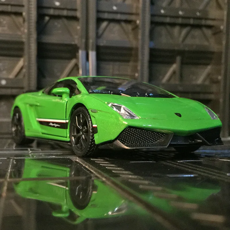 1:36 scale simulation Lamborghini SINA LP570-4 LP750-4 alloy car model traffic jam model metal ornaments for children 
1:36 scale simulation Lamborghini SINA LP570-4 LP750-4 alloy car model traffic jam model metal ornaments for children