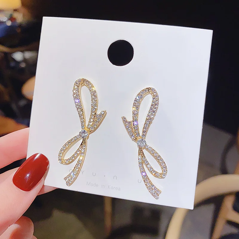 925 silver needle Korean advanced bowknot Earrings women's long temperament personality design versatile Fashion Earrings 
925 silver needle Korean advanced bowknot Earrings women's long temperament personality design versatile Fashion Earrings