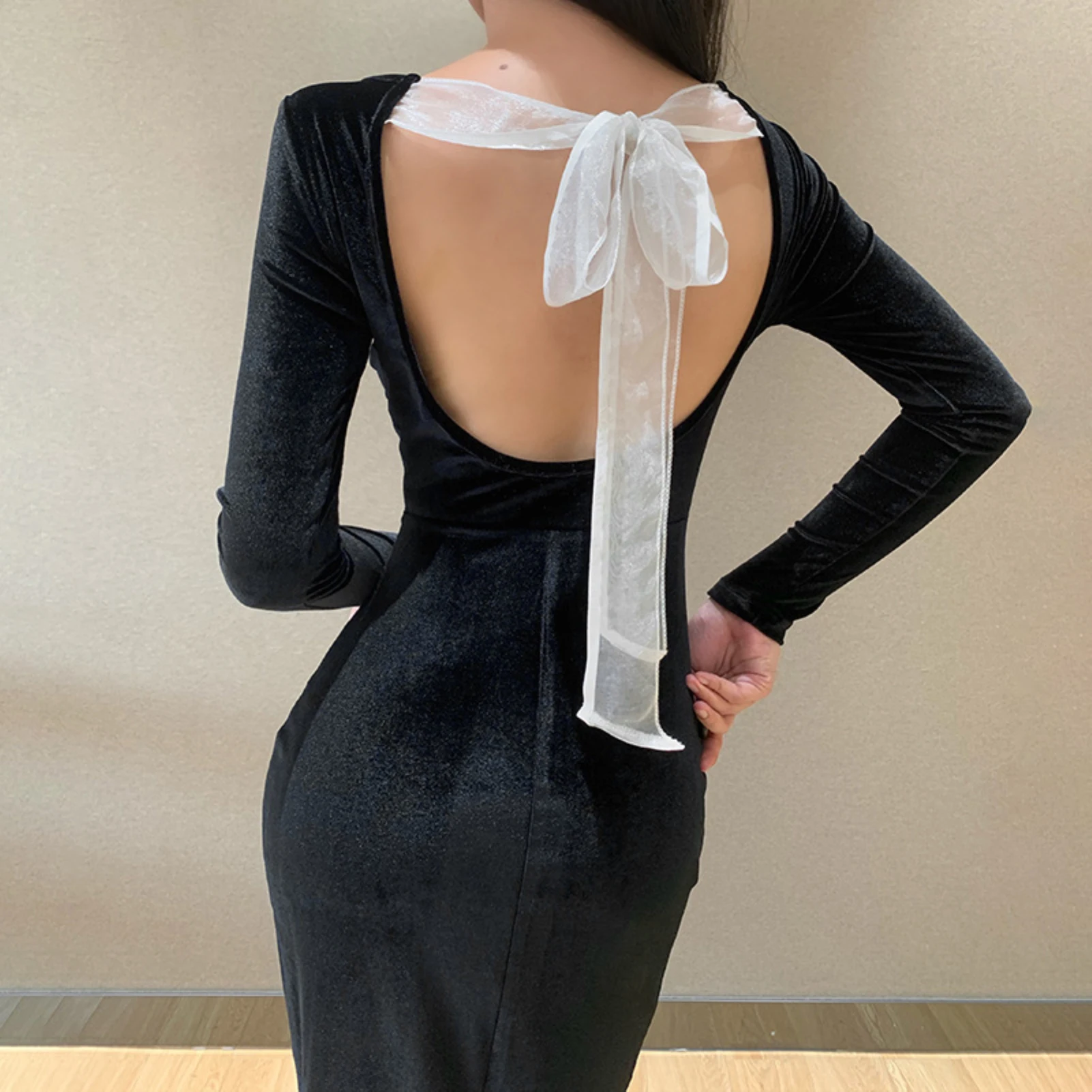 woman dress Sexy Autumn Long Sleeve O Neck Backless Bowknot Ribbob Midi Bodycon Dress dresses for women party vestido de mujer
woman dress Sexy Autumn Long Sleeve O Neck Backless Bowknot Ribbob Midi Bodycon Dress dresses for women party vestido de mujer